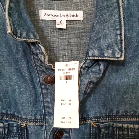 SOLD Abercrombie & Fitch Denim Shorts Jumpsuit, Size 6 - Picture 4 of 8